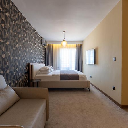 Downtown Apartments Pristina Buitenkant foto